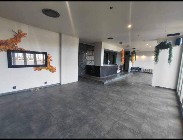 426M² RETAIL TO LET IN FOURWAYS